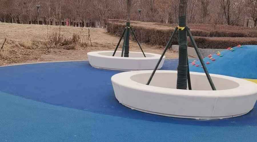 飾紀(jì)上品GRC廠家：新疆體育公園GRC坐凳樹(shù)池造型工程案例