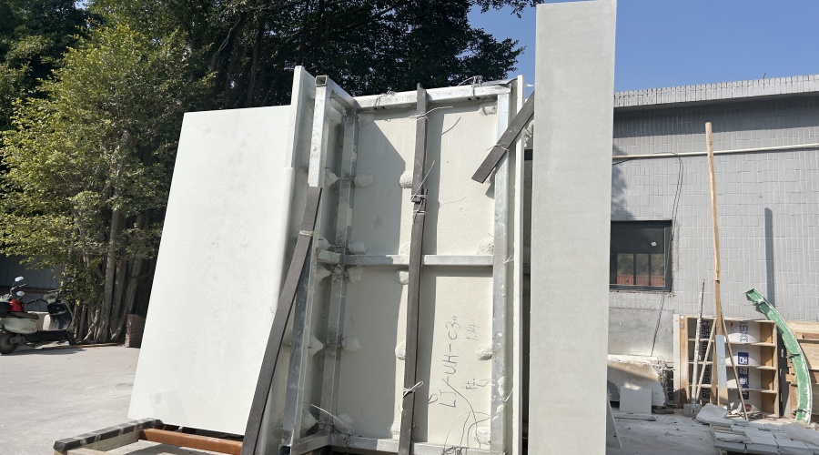 UHPC廠家：廣清大型工業(yè)園廠房UHPC門頭幕墻造型工程