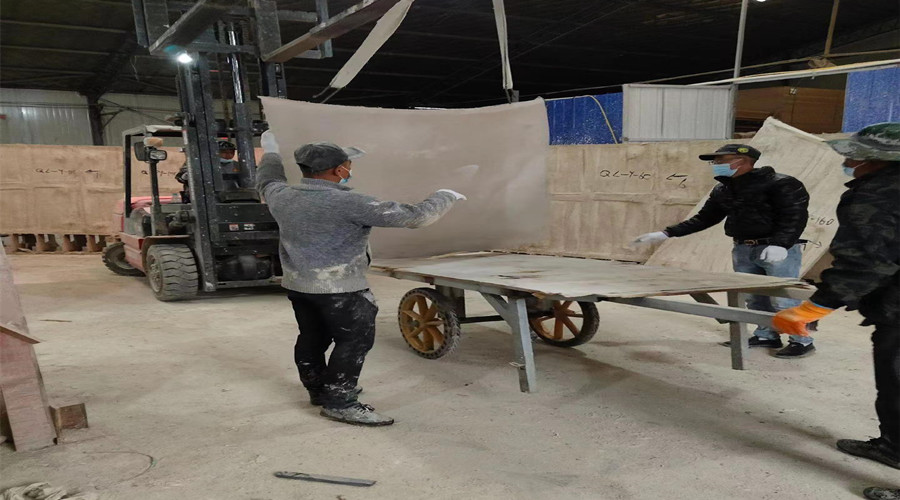 GRC門(mén)頭生產(chǎn)中