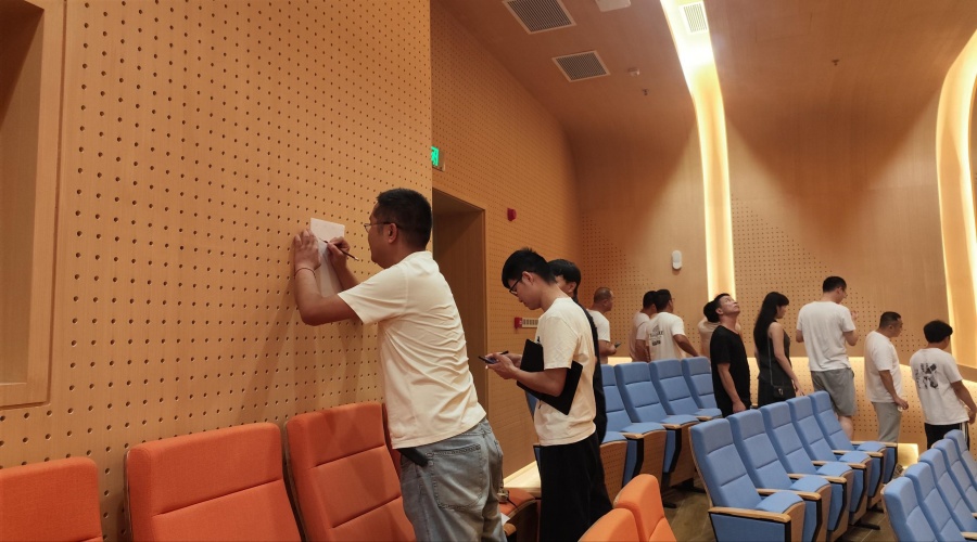 深圳坪山實驗學(xué)校GRG報告廳穿孔板工程案例