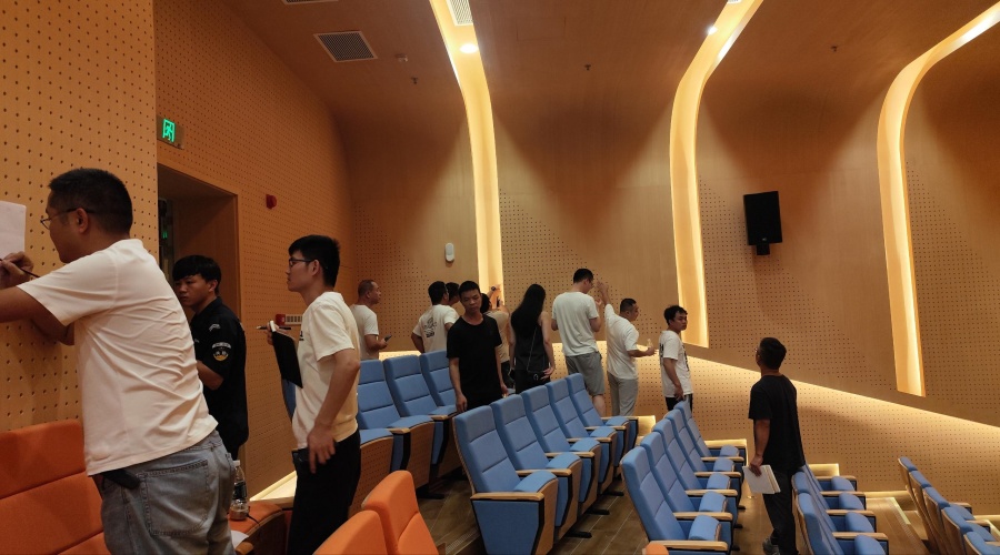 深圳坪山實驗學(xué)校GRG報告廳穿孔板工程案例